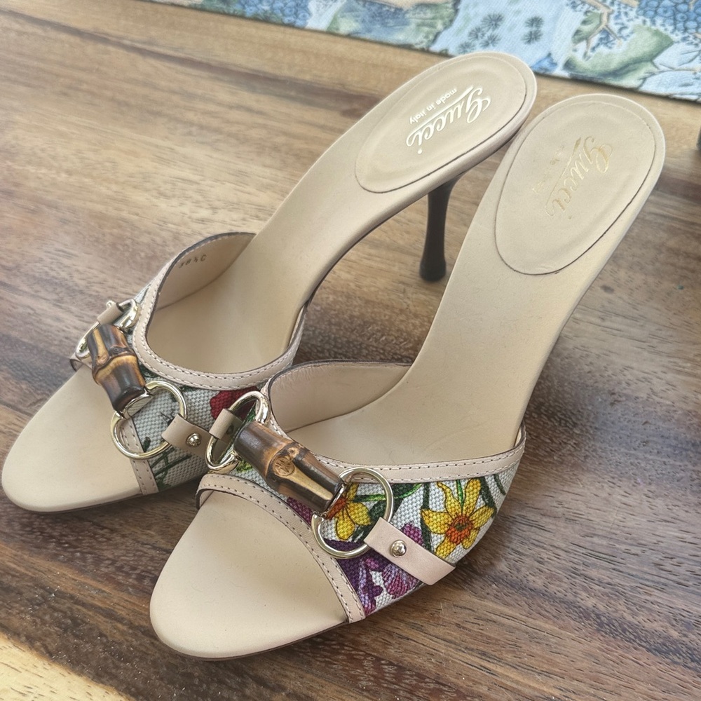 Never Worn Gucci Beige Floral Canvas Bamboo-Accent Mule Sandals 8.5 with box